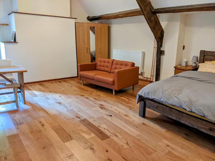 The Old Granary Farm Cottage Abergavenny Exterior photo